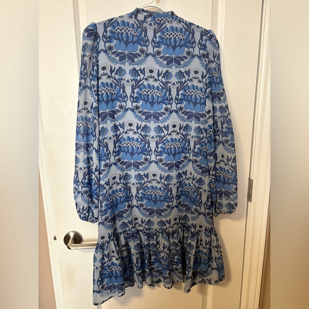 Melanie Lyne long-sleeved, tiered mini dress, blue floral print. size 8 - Picture 2 of 4